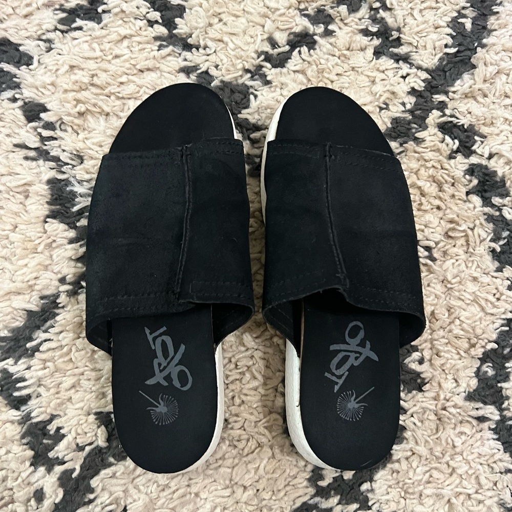 Women’s Slide wedge sandal. Size 8
